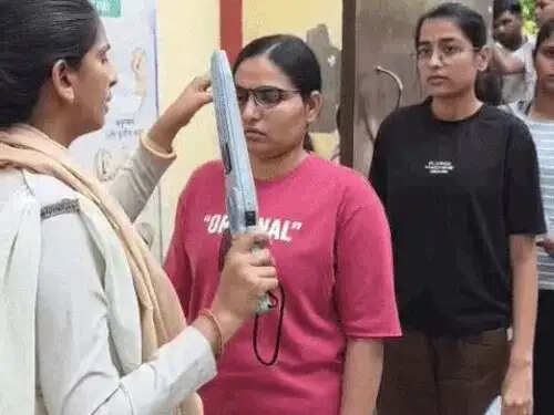 एसआई भर्ती परीक्षा : अजमेर समेत 11 जिलों में कड़ी सुरक्षा के बीच 2.18 लाख अभ्यर्थी दे रहे परीक्षा