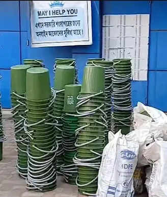 तृणमूल-घनिष्ठ पार्षद के गोदाम में मिली सरकारी बाल्टियां