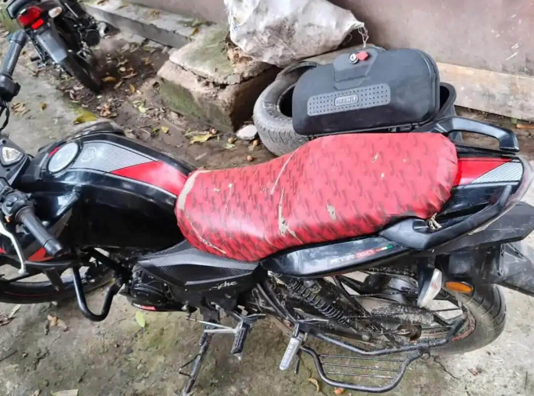 नेपाली शराब बरामद, तस्कर फरार