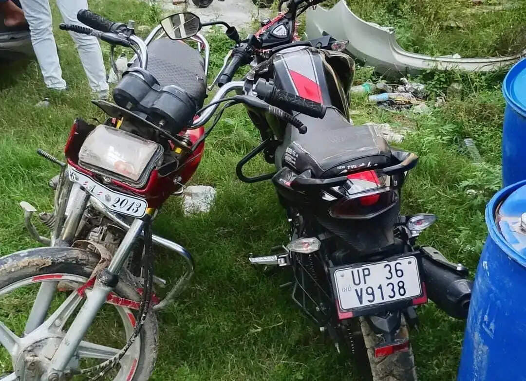 दो बाइकों की टक्कर में किशोर की मौत, तीन घायल
