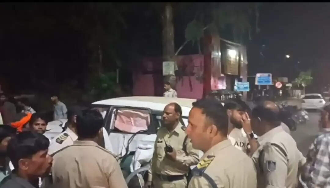 जबलपुर में दर्दनाक सड़क हादसा: नशे में कार चालक ने तीन युवकों को कुचला, दो की मौत