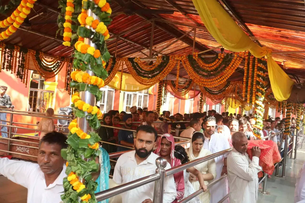 पँचम नवरात्र पर त्रिलोकपुर मंदिर पहुंचे 12 हजार श्रद्धालु
