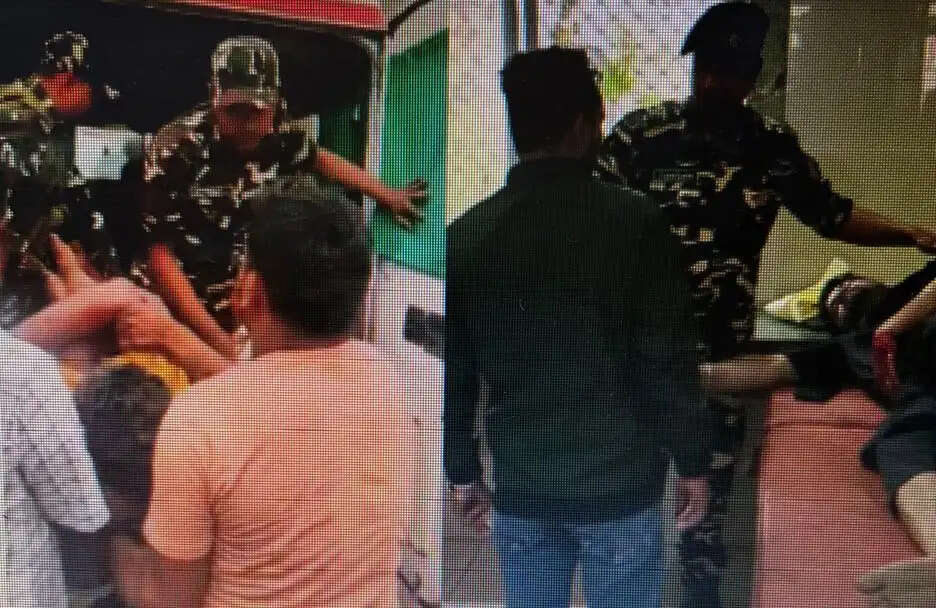 श्रावस्ती में डंपर ने एसयूवी को मारी टक्कर, एक युवक की मौत और चार घायल