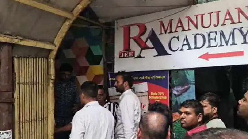 इंदौर में जिला प्रशासन की बड़ी कार्रवाई, फायर सेफ्टी नियमों के उल्लंघन पर 13 से अधिक संस्थानों को किया गया सील