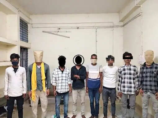 आपराधिक साजिश रचते 8 अपराधी गिरफ्तार, हथियार और कारतूस बरामद