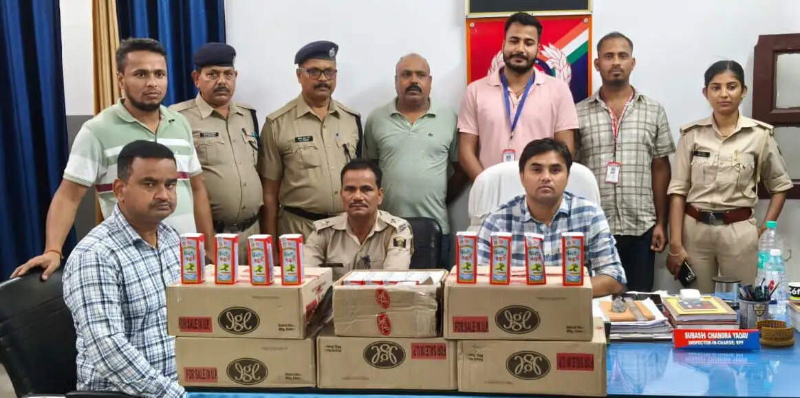 सीवान में आरपीएफ की ताबड़तोड़ कार्रवाई, तीन मामलों में शराब जब्ती व तस्कर गिरफ्तार