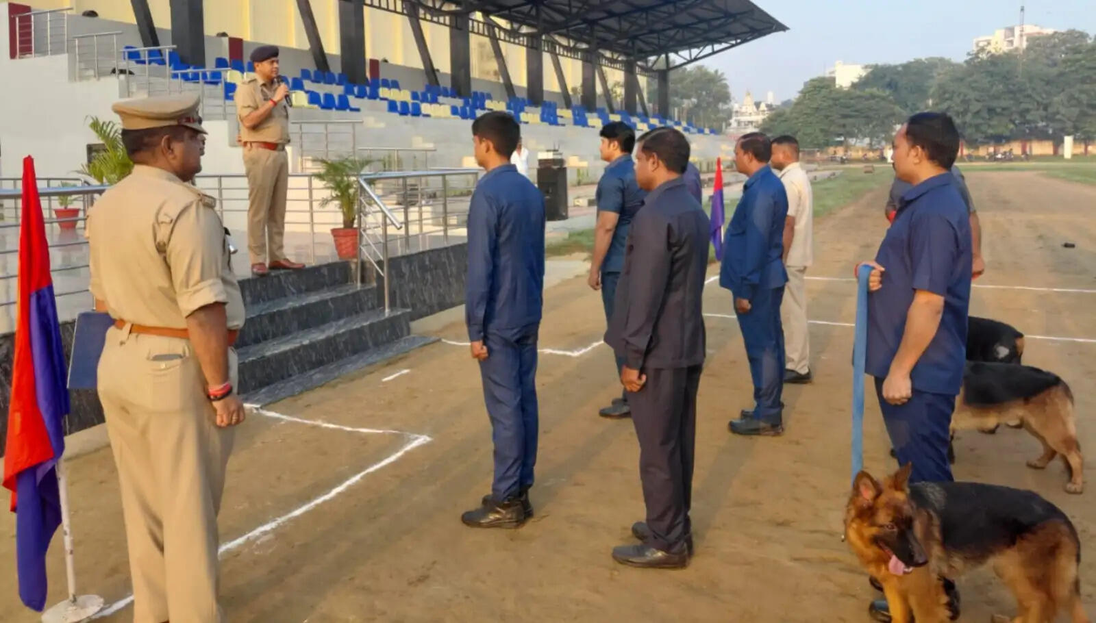 एसएसपी ने पुलिस लाइन में शुक्रवार की परेड का किया निरीक्षण, पुलिसकर्मियों को फिटनेस और अनुशासन बनाए रखने के निर्देश