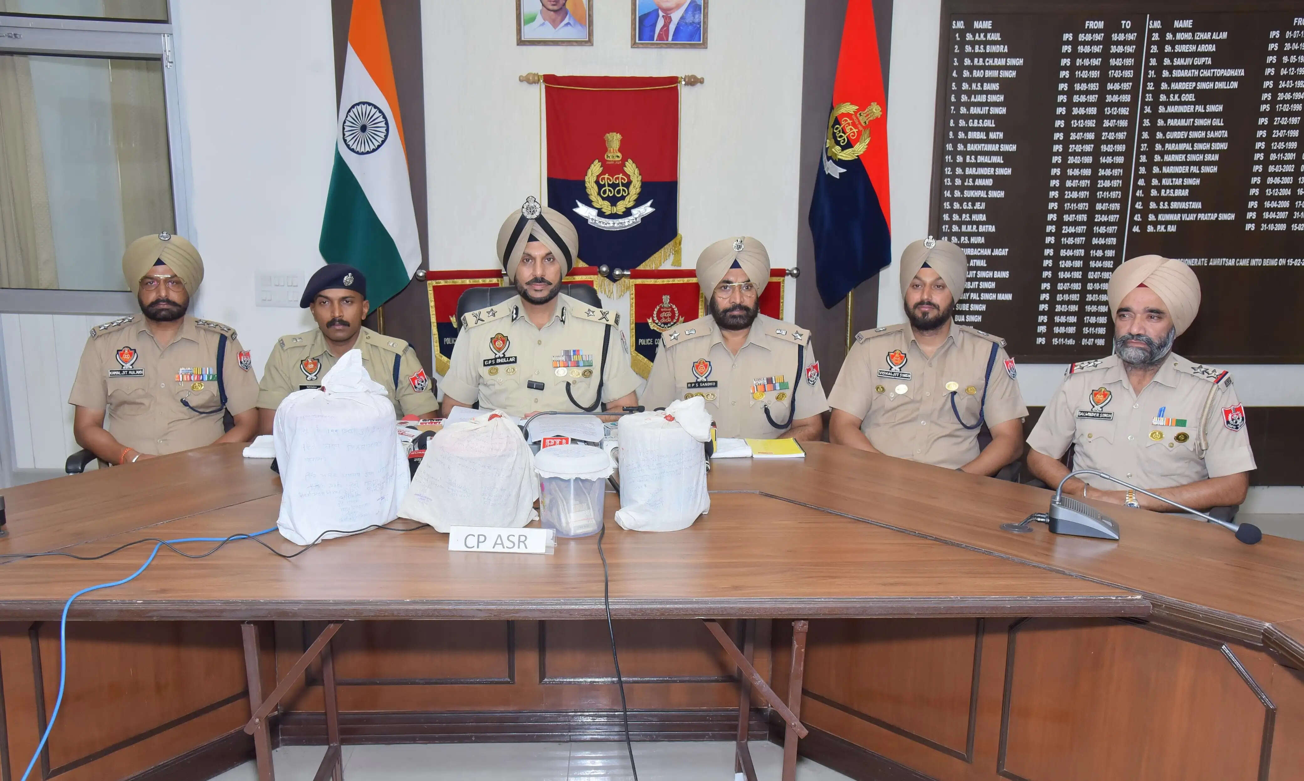 अमृतसर में 8.378 किलो हेरोइन और 2 लाख रुपये&nbsp;बरामद, किशोर समेत दो गिरफ्तार
