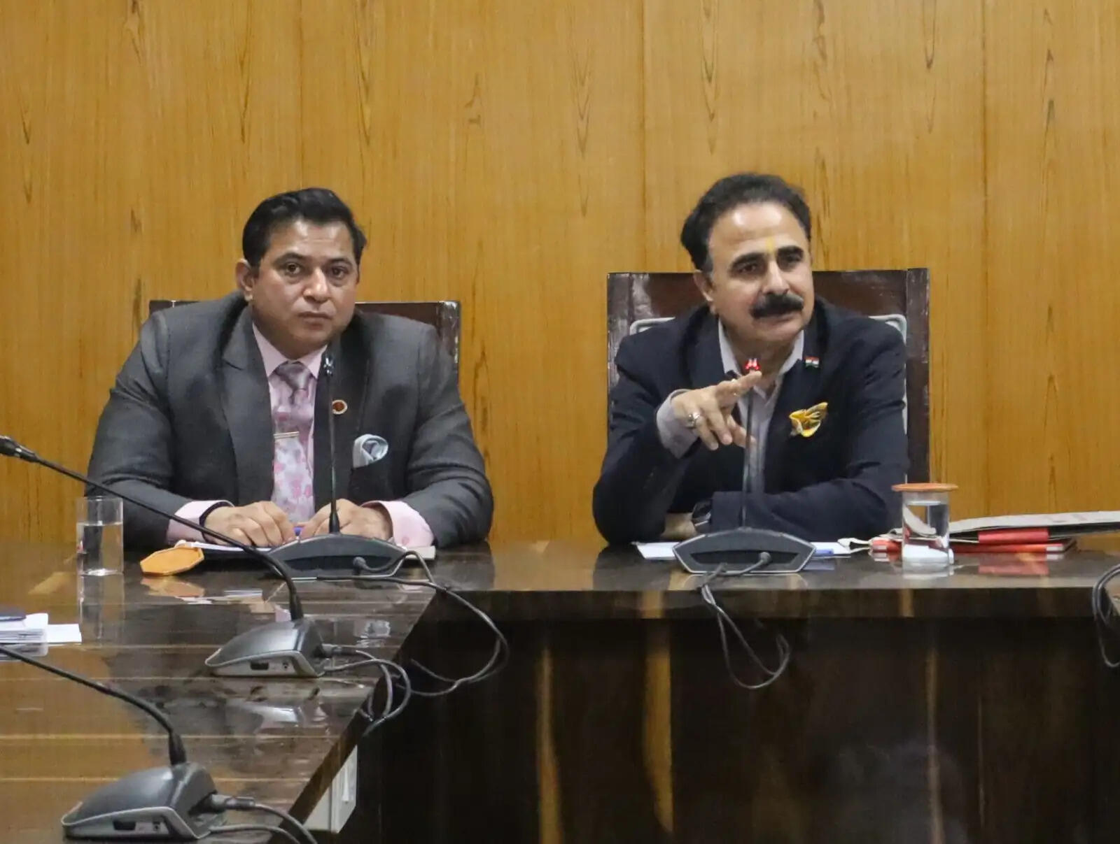 शिक्षा बोर्ड की कार्यप्रणाली को प्रभावी व पारदर्शी बनाने के लिए टीम भावना के साथ करें कार्य : डॉ राजेश