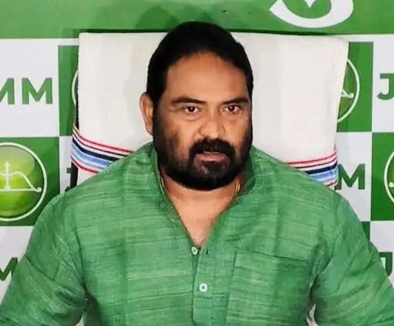 हर साल दो करोड़ रोजगार देने के वादे के बारे में बताए भाजपा : विनोद
