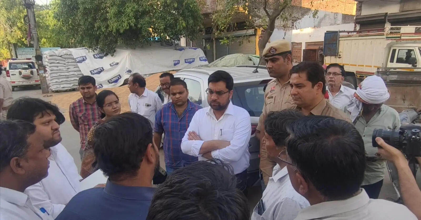 फरीदाबाद : डीसी आयुष सिन्हा ने किया अनाज मंडी का दौरा, व्यवस्थाओं का किया निरीक्षण