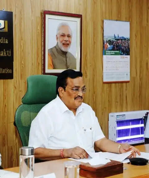 भीषण गर्मी में स्वच्छता कर्मियों के समर्थन को आगे आएं नागरिक : सीआर पाटिल