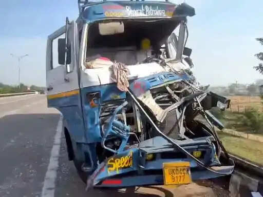 फरीदाबाद में कंटेनर और कैंटर की टक्कर, ड्राइवर की मौत