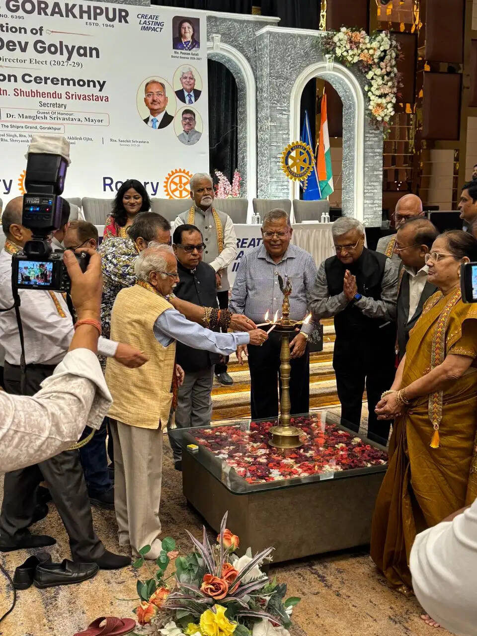 रोटरी क्लब गोरखपुर की नई कार्यकारिणी ने संभाला दायित्व, प्रवीर आर्य अध्यक्ष और शुभेंदु श्रीवास्तव सचिव बने