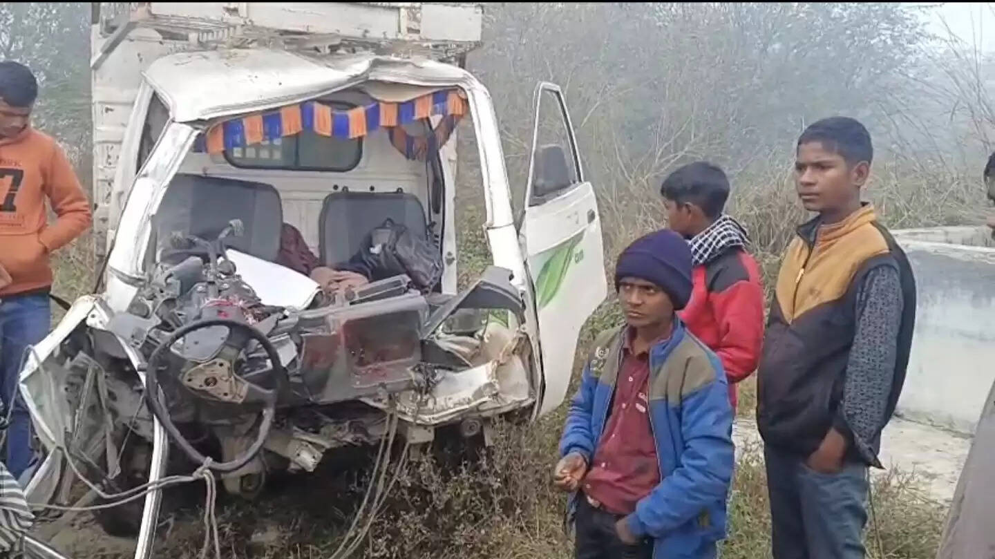 सड़क हादसे में युवक की मौत, तीन घायल