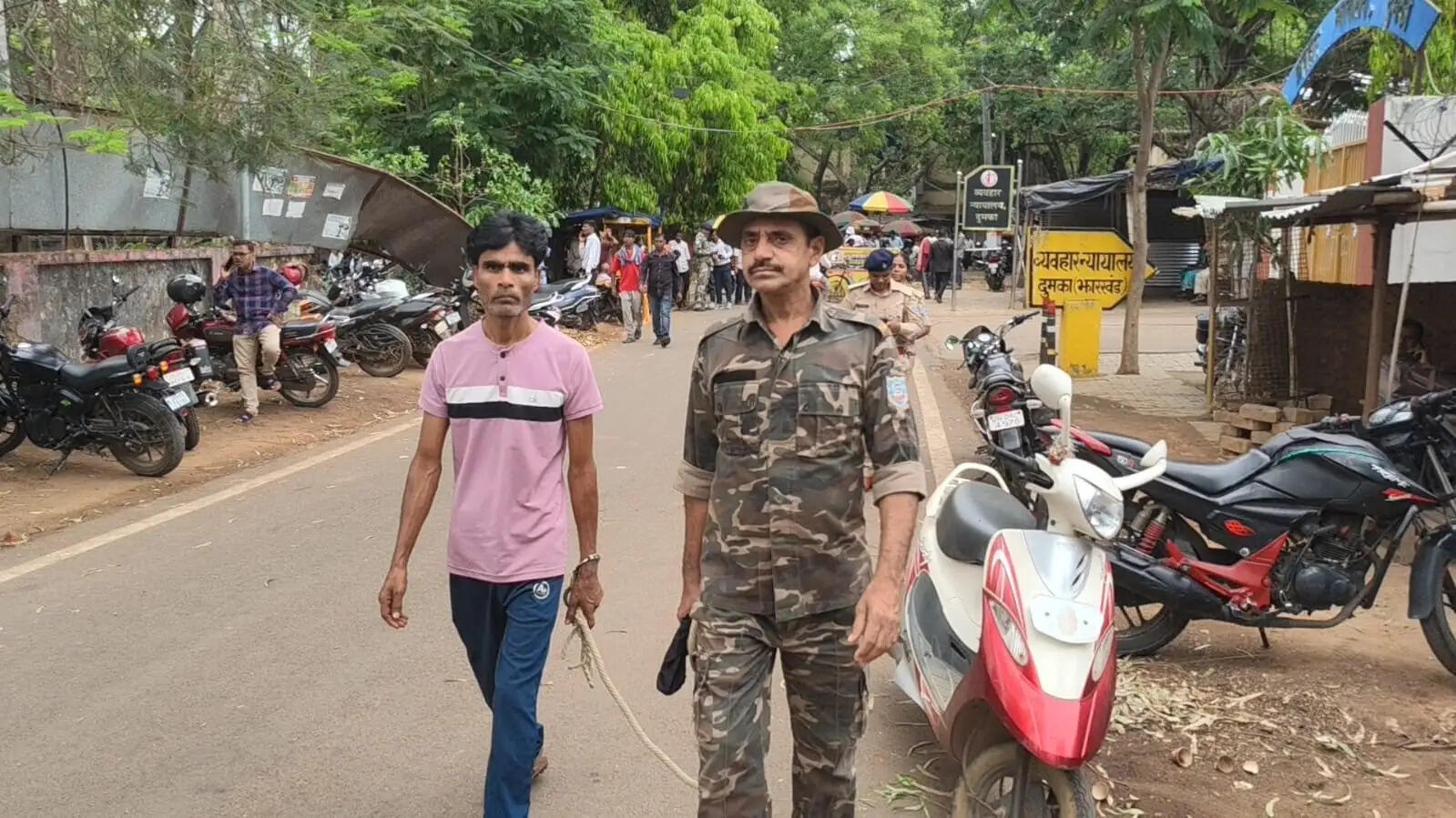 पांच बच्चे के पिता ने तीन बच्चे की मां को भगाया, गिरफ्तार