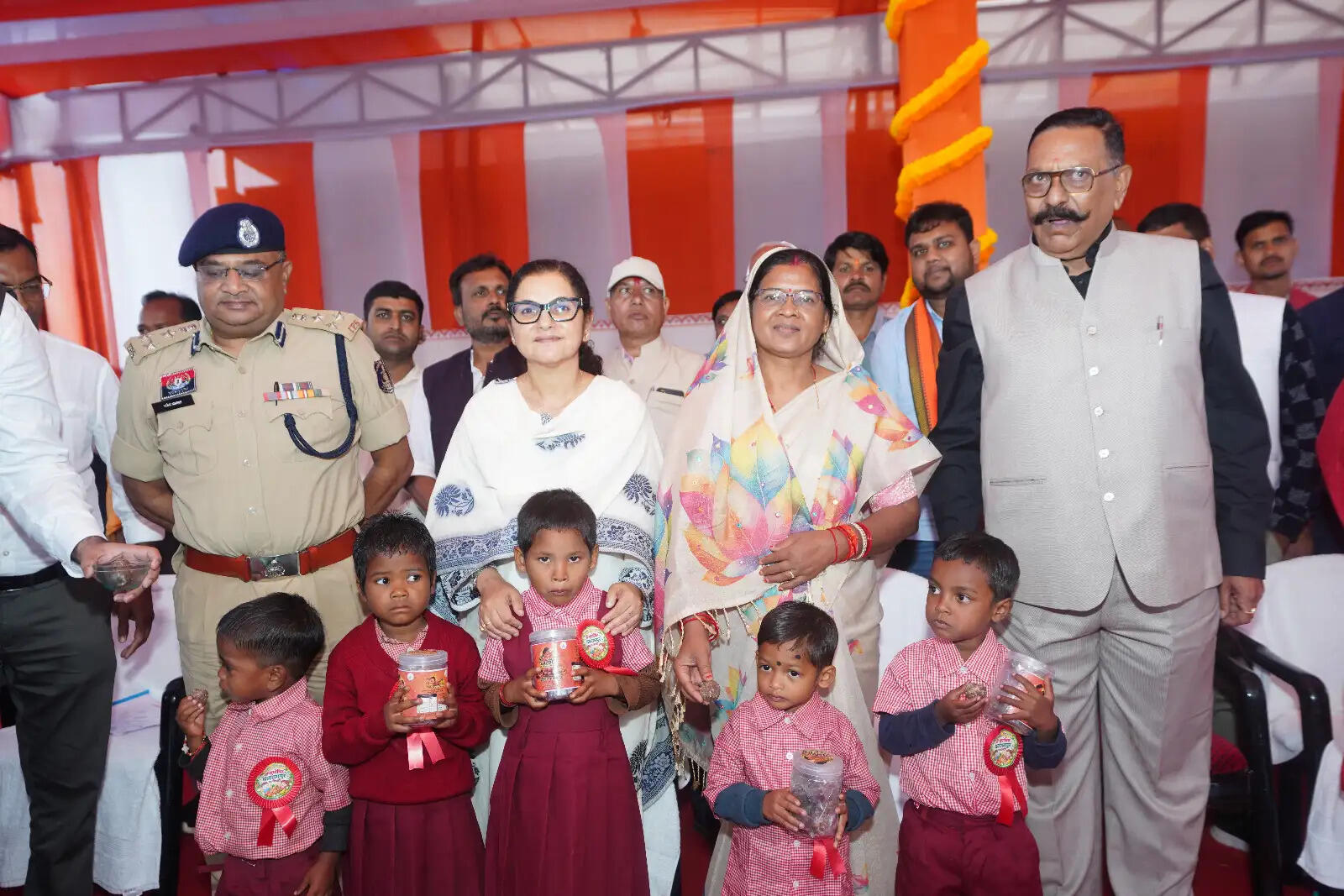 बलरामपुर के चिरई गांव में स्थापित हुई पूर्व केंद्रीय मंत्री लरंग साय की प्रतिमा, मुख्यमंत्री ने की तीन घोषणाएं