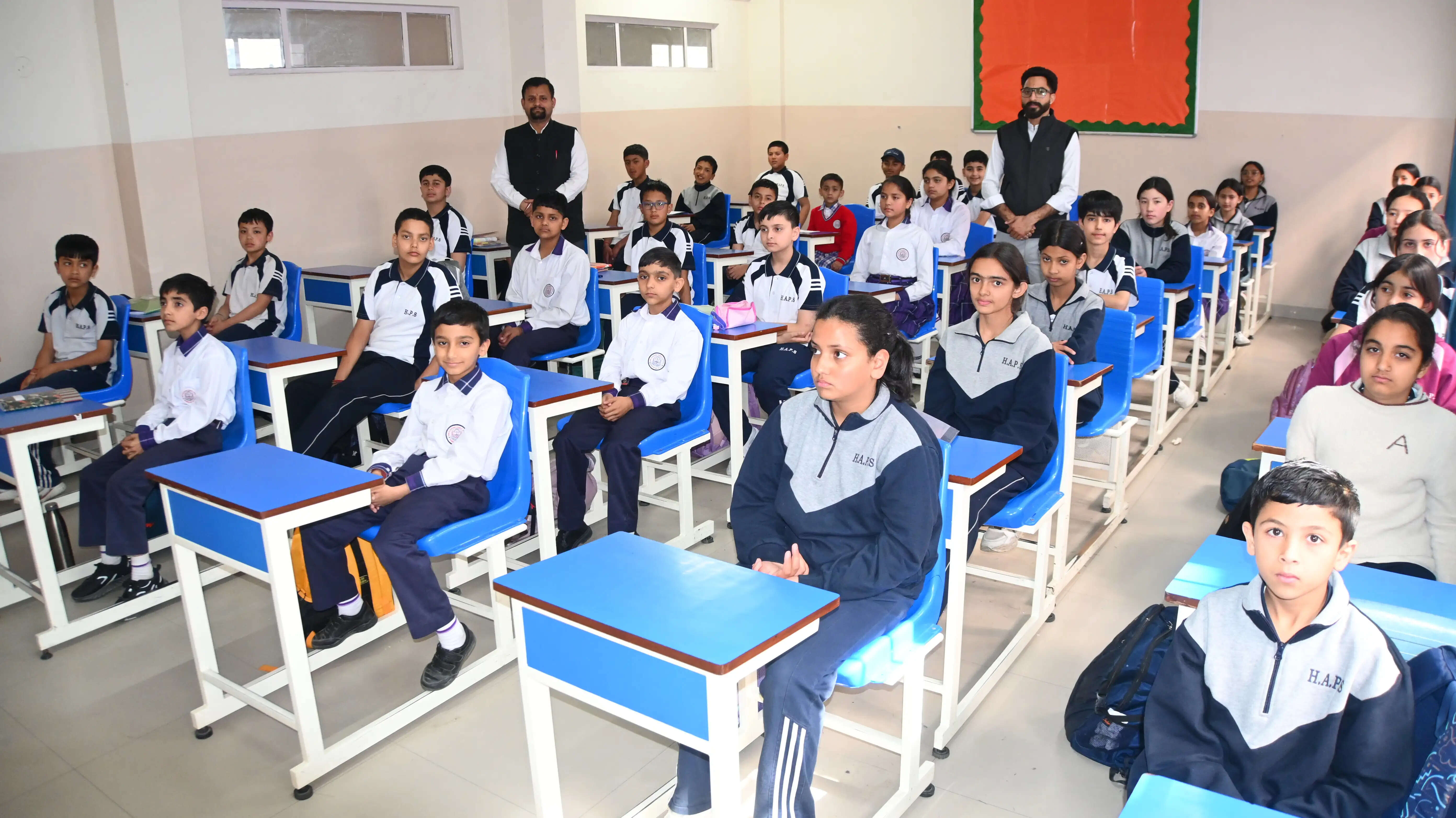 हिम अकादमी पब्लिक विद्यालय में संस्कृत संभाषण शिविर आयोजित