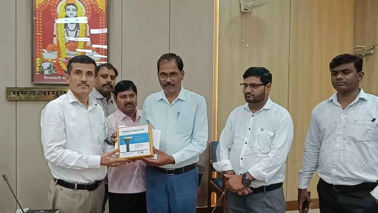 गाेरखपुर मंडल में राजस्व व्यवस्था को मिली नई तकनीक, खेतों की नापजोख अब होगी हाईटेक