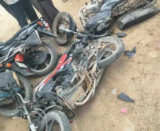 वीडियो बनाने से रोकने पर ग्रामीणों पर चढ़ाई कैंपर, महिला घायल, चालक हिरासत में