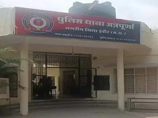 इंदौर:&nbsp;शराब पीने से रोका तो मंदिर संचालक की कर दी हत्या,&nbsp;नशे में धुत कर्मचारी ने डंडे से सिर पर किए वार