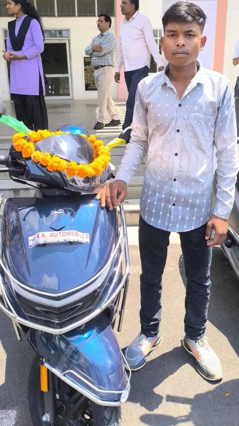 अनूपपुर: श्रमवीर पिता के बेटे प्रकाश ने मेहनत से रचा मुकाम पढ़ाई में लगन और शिक्षक बनने का जुनून