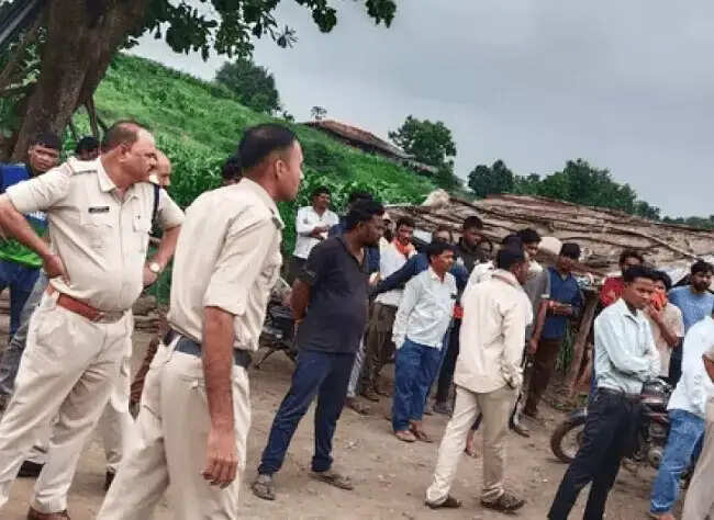 मप्र के बैतूल में प्रार्थना सभा की आड़ में धर्मांतरण के प्रयास के आरोप में दो लोग गिरफ्तार, धार्मिक ग्रंथ बरामद