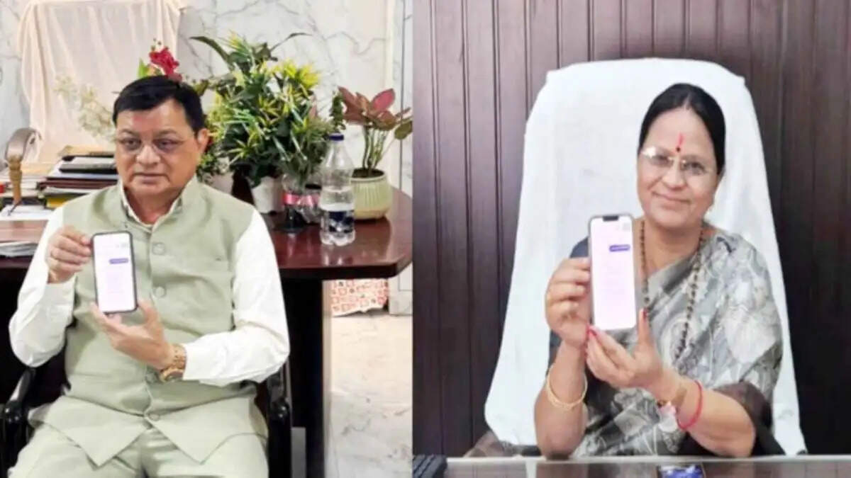 कोरबा: डिजिटल जनगणना-2027 की शुरुआत, उद्योग मंत्री और महापौर ने मोबाइल से भरा स्व-गणना पत्रक