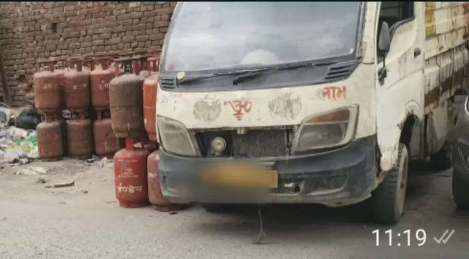 शाहीन बाग में एलपीजी सिलेंडर की कालाबाजारी का भंडाफोड़, तीन आरोपित गिरफ्तार