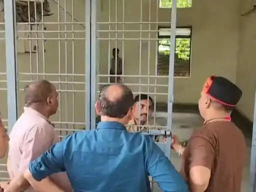 अनूपपुर: महेंद्र गोयनका मामले में आयकर टीम की कोतमा में भाई मनीष के कर्मचारियों से पूछताछ जारी