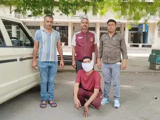 फरीदाबाद : होटल में नकली नोट छापता आईटी इंजीनियर काबू
