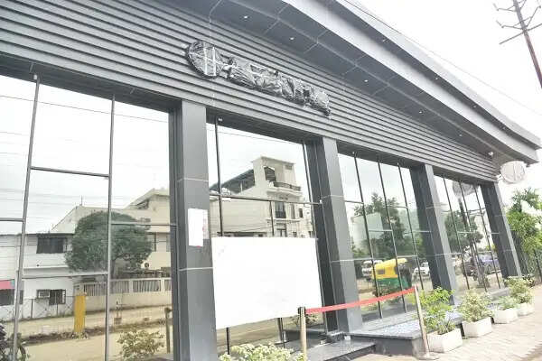 भोपाल में आवासीय संपत्तियों के व्यावसायिक उपयोग पर शिकंजा, नगर निगम ने हजारों दुकानदारों को थमाया नोटिस