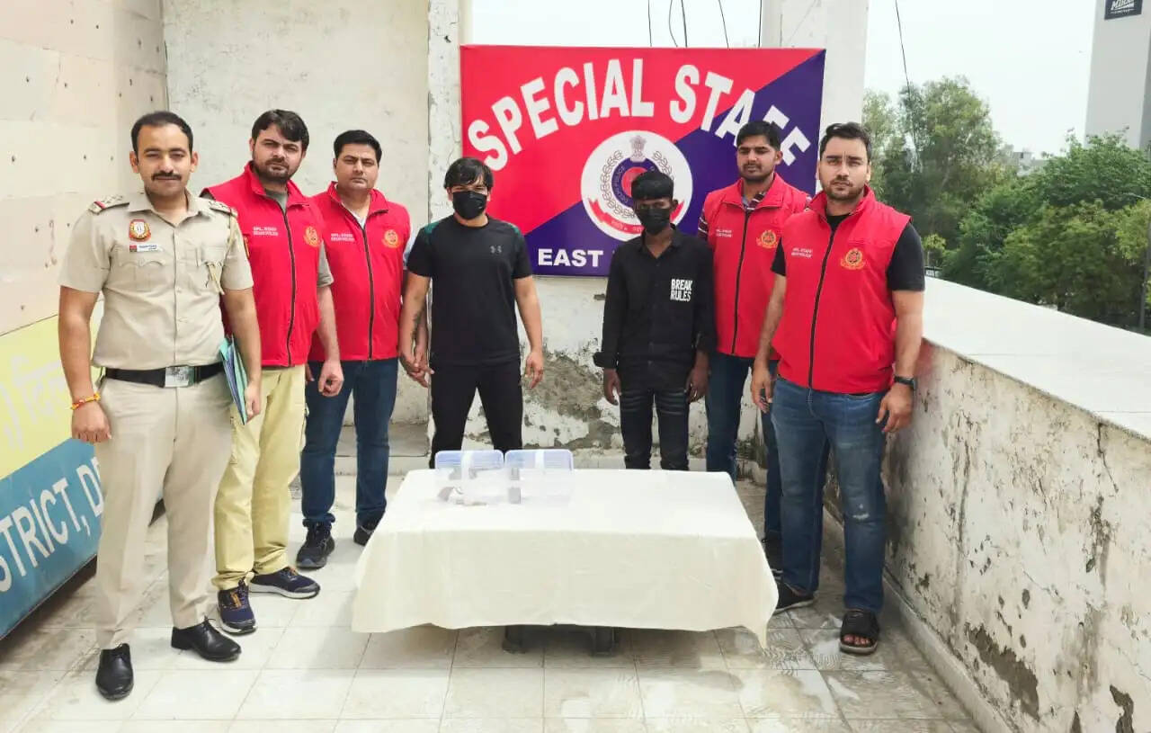 अवैध हथियारों के साथ दो बदमाश दबोचे