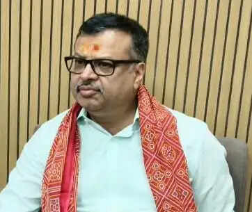 अहरौरा डैम काे तीन गुना बारिश से लबालब भरा देख प्रमुख सचिव बोले अफवाहों पर ध्यान न दें