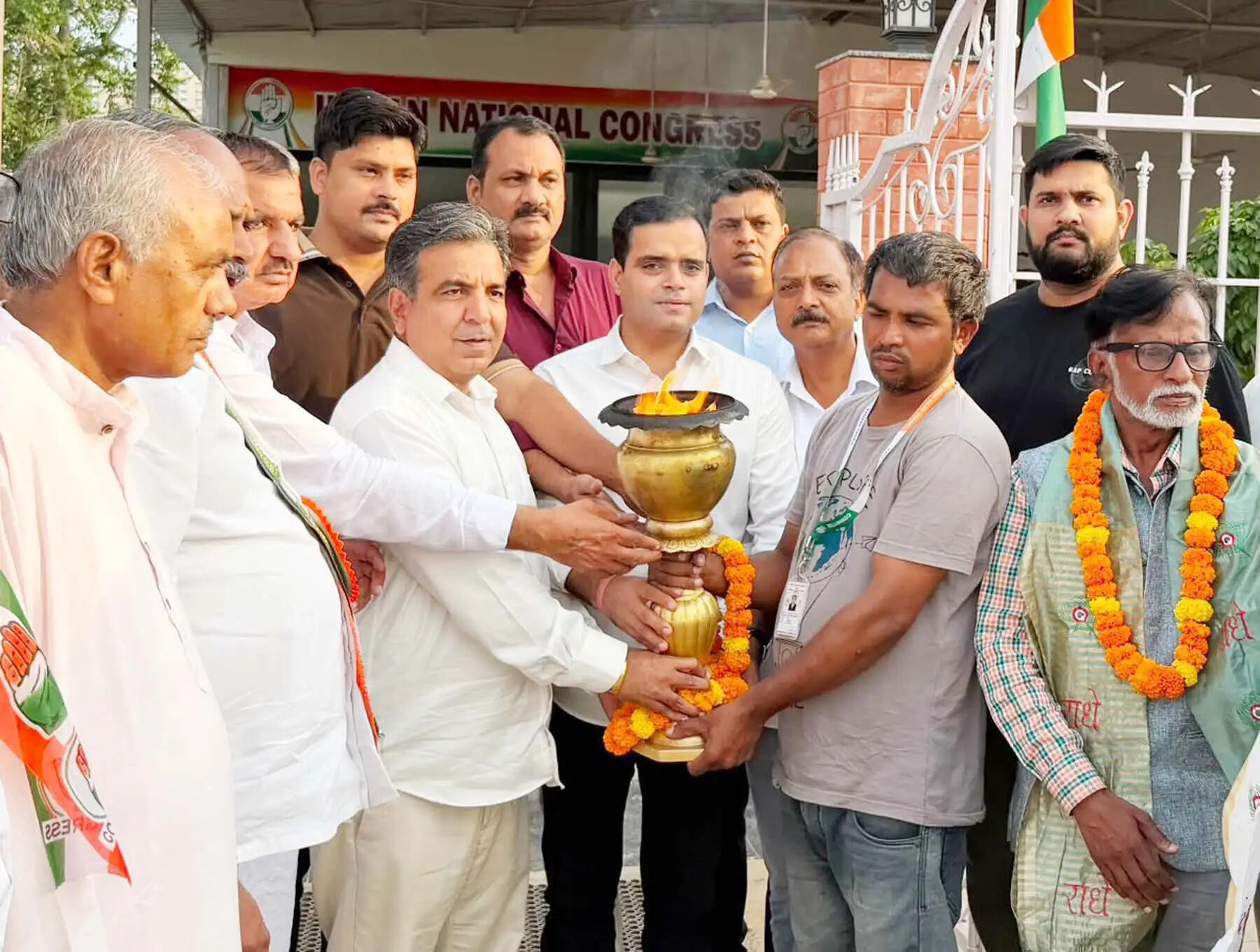 गुरुग्राम पहुंची राजीव गांधी ज्योति सद्भावना यात्रा का स्वागत