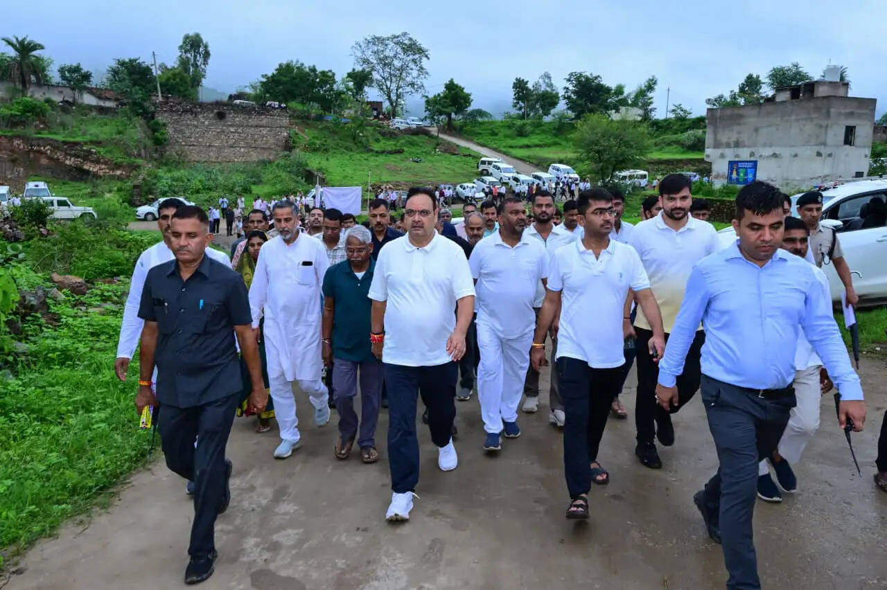 मुख्यमंत्री भजनलाल शर्मा का झाड़ोल के बीड़ा गांव में प्रातः भ्रमण