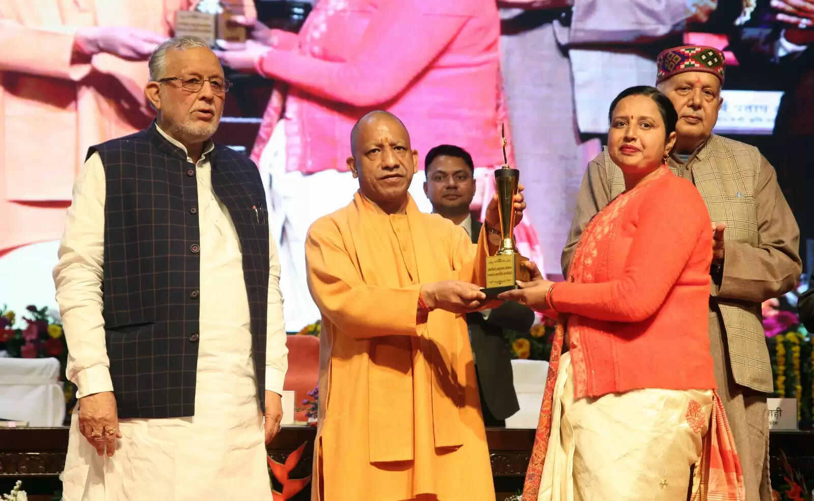 किसानों को अब पांच मिनट में ई-केसीसी से ऋण : मुख्यमंत्री योगी