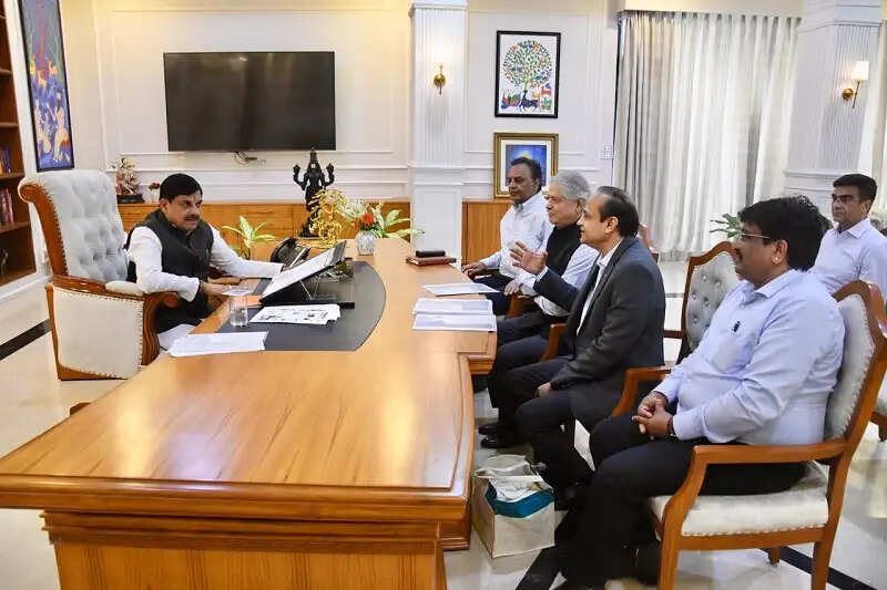मप्रः मुख्यमंत्री डॉ. यादव से सुजलॉन ग्रुप के सीईओ संजय कपूर ने की भेंट