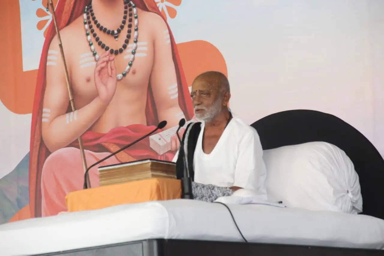 जीवन में सत्य सर्वोपरि, भगवान व भक्त के बीच कपट का पर्दा नहीं होता : मोरारी बापू