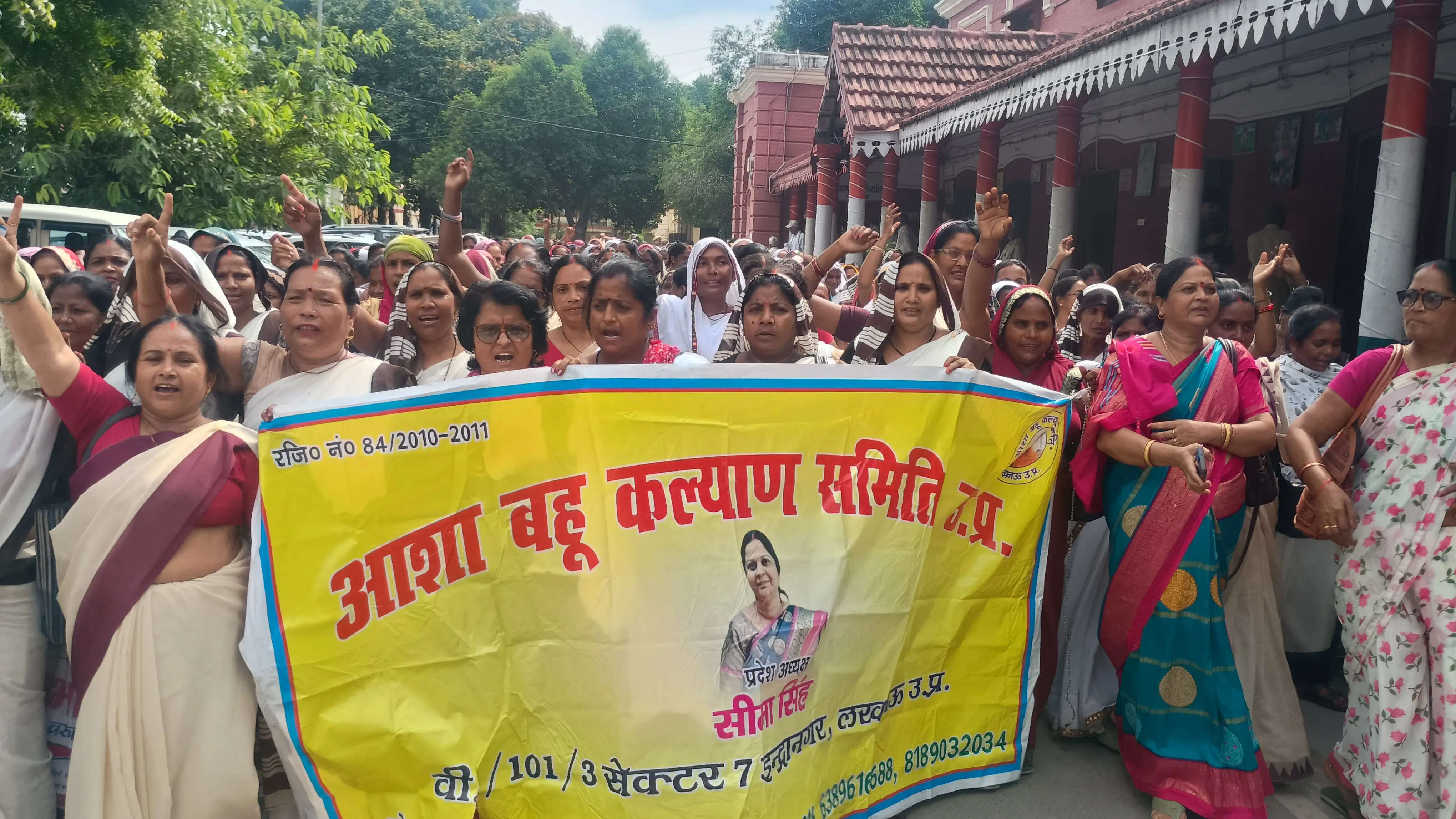 आशा कार्यकर्ताओं ने मानदेय बढ़ाने की मांग को लेकर किया प्रदर्शन मुख्यमंत्री को संबोधित ज्ञापन सिटी मजिस्ट्रेट को सौंपा