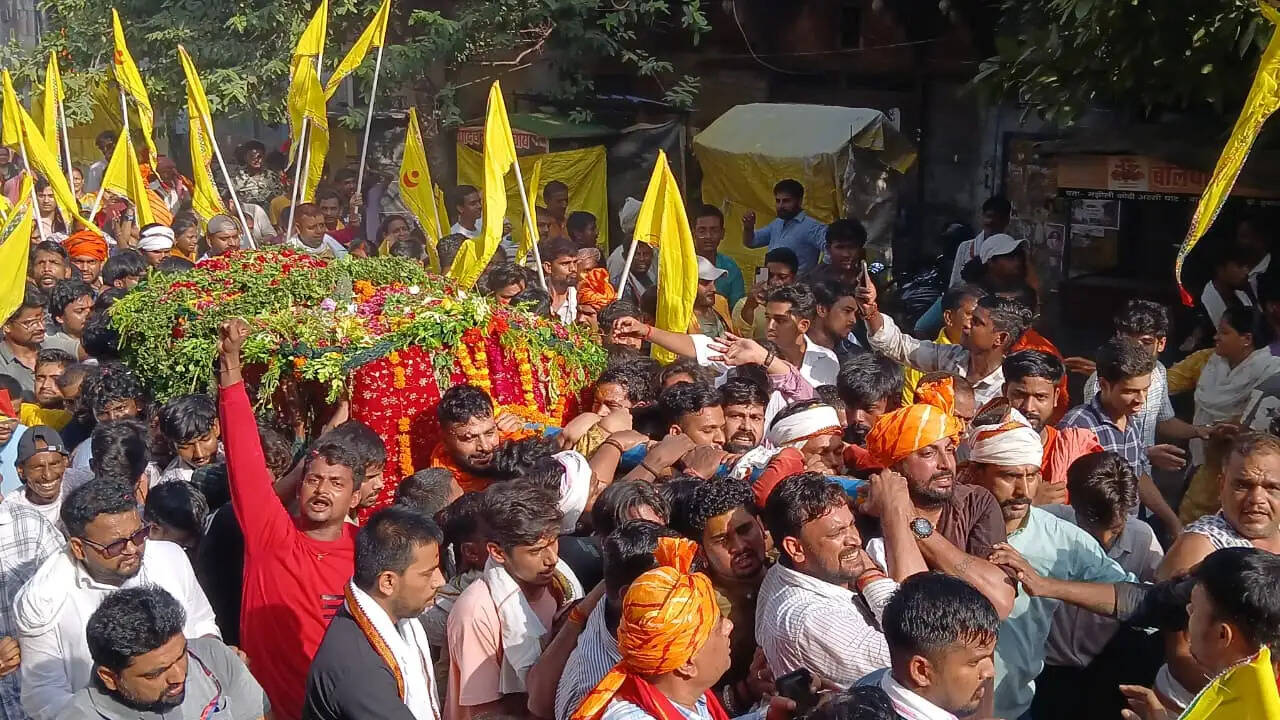 भगवान जगन्नाथ स्वस्थ होते ही मनफेर के लिए डोली में सवार होकर नगर भ्रमण पर निकले