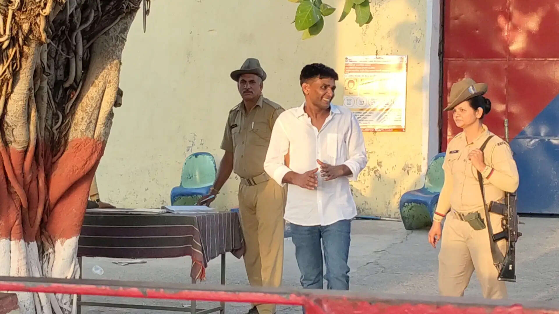 तस्कर के आरोपित की जमानत पर उमड़ी भीड़, चर्चा में उदा की रिहाई