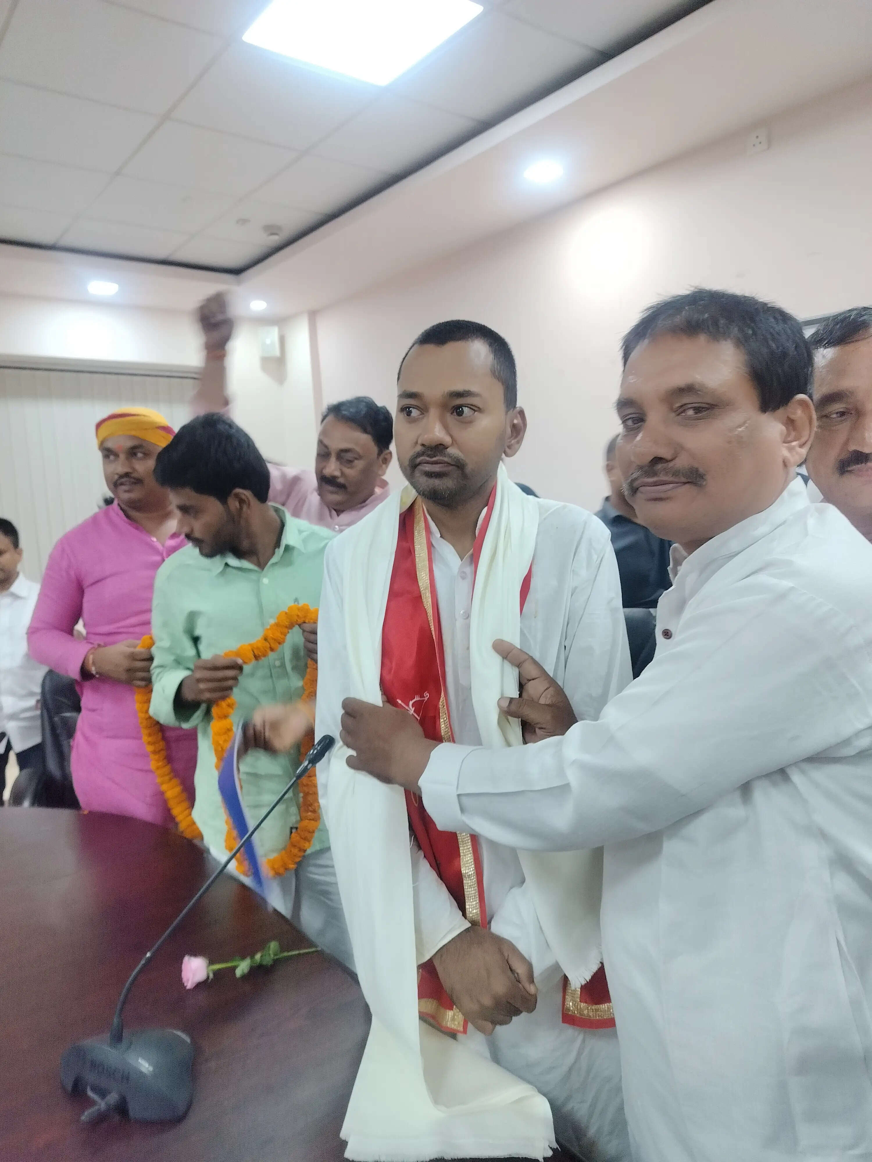 जदयू नेता निशांत कुमार ने काशी में की बैठक, उत्तर प्रदेश में संगठन विस्तार के लिये 25 अक्टूबर को हाेगा राज्य स्तरीय कार्यकर्ता सम्मेलन