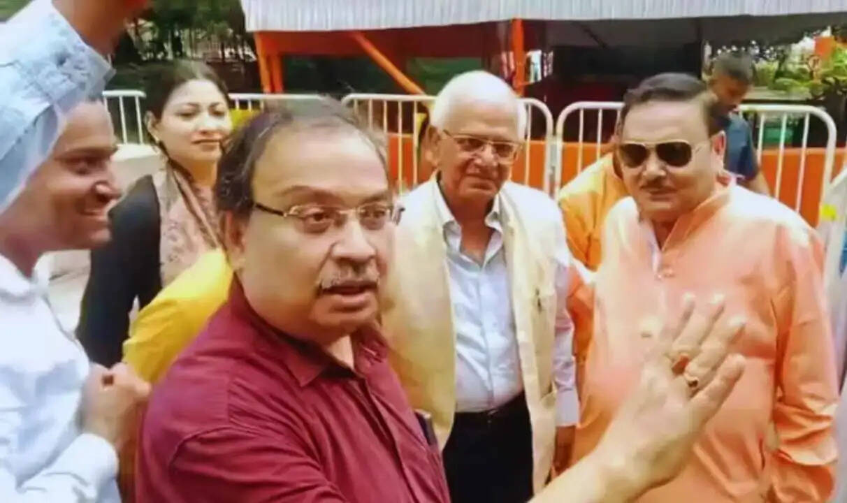 विधानसभा में ममता खेमे के धरने में पहुंचे मदन मित्रा, बढ़ी अटकलें