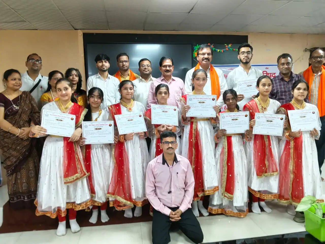 शिवडेल स्कूल ने जीती भारत विकास परिषद की समूह गान प्रतियोगिता
