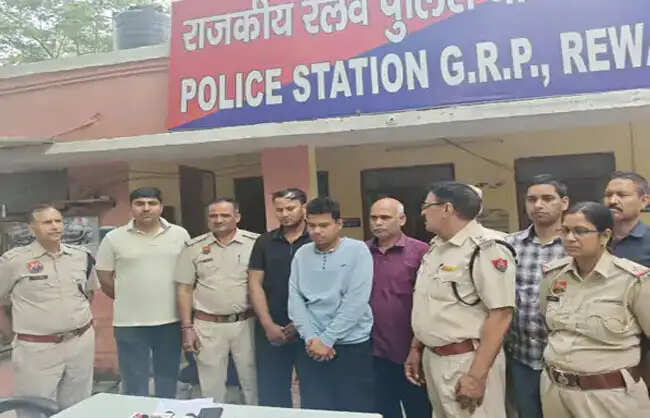 रेवाड़ी जीआरपी ने ट्रेन में चोरी करने वाला गिरोह पकड़ा, लाखों का माल बरामद