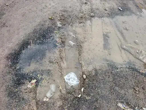 अनूपपुर: सीवर ओवरफ्लो मिल रहा नर्मदा में कई क्षेत्र में चैंबर से बह रहा गंदा पानी; श्रद्धालुओं और पर्यटकों में नाराजगी