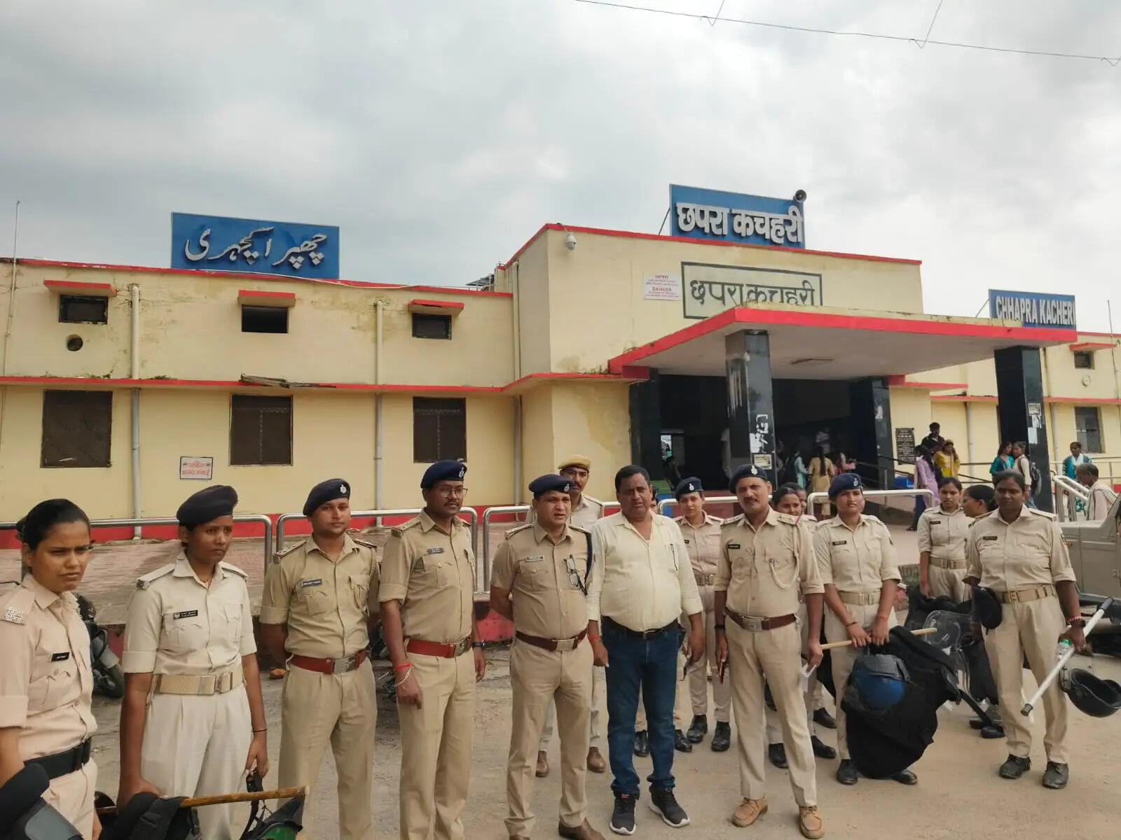 सारण में विधि-व्यवस्था बनाए रखने हेतु सभी प्रमुख स्थानों पर पुलिस बल तैनात, पैदल गश्ती तेज