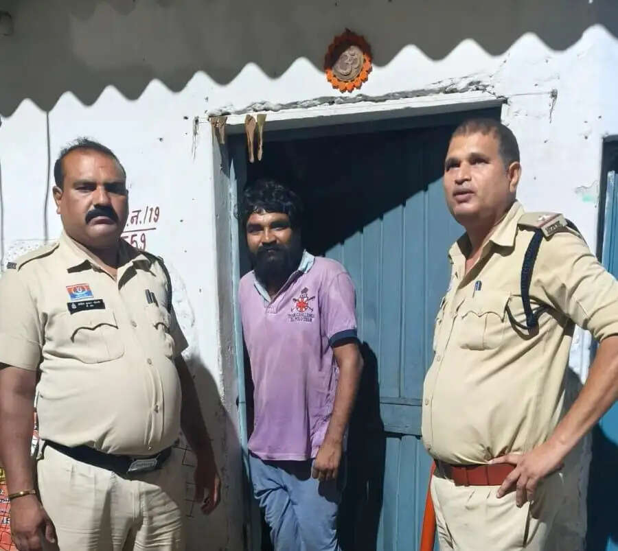 सजग कोरबा- सतर्क कोरबा अभियान: गुंडों और निगरानी बदमाशों के घर पहुंची पुलिस, अपराधियों को दी कड़ी चेतावनी