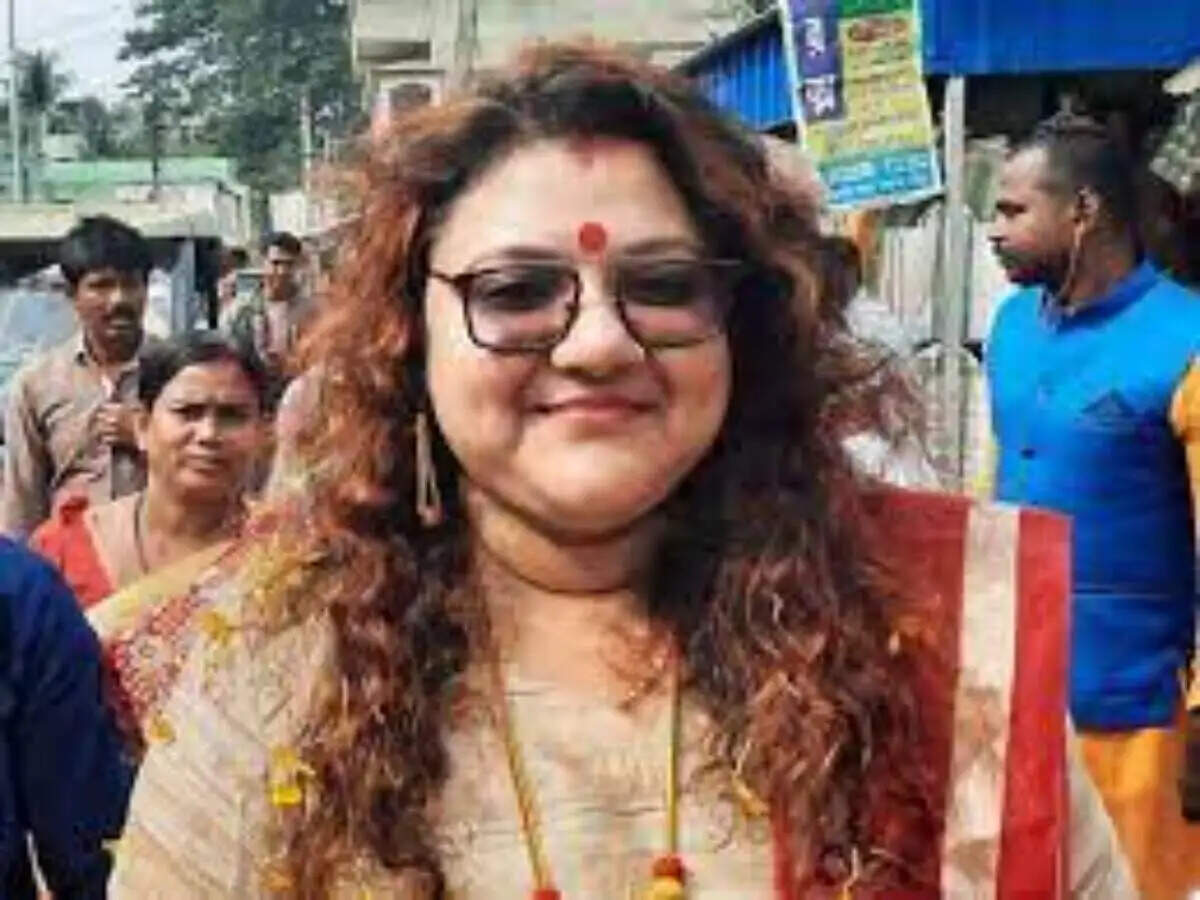 सौमित्र खां की पूर्व पत्नी सुजाता मंडल ने छोड़ा तृणमूल, दबाव डालकर पार्टी में शामिल किए जाने का लगाया आरोप